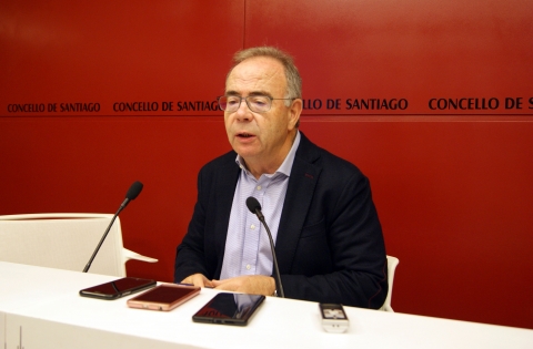 O Alcalde dando conta dos asuntos tratados na XGL